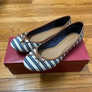 🆕Blue striped flats🆕